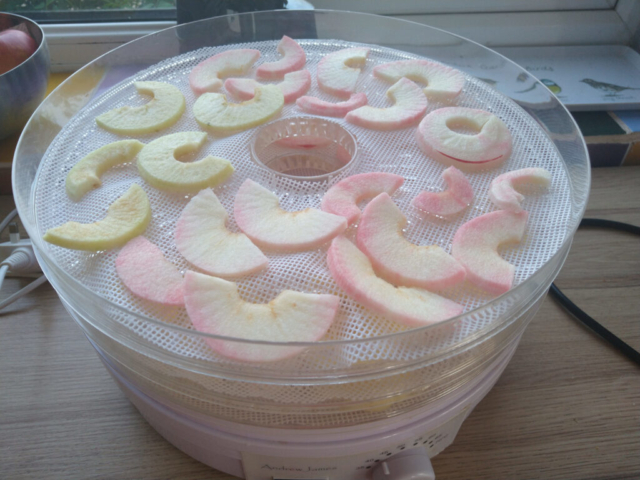 Drying apples