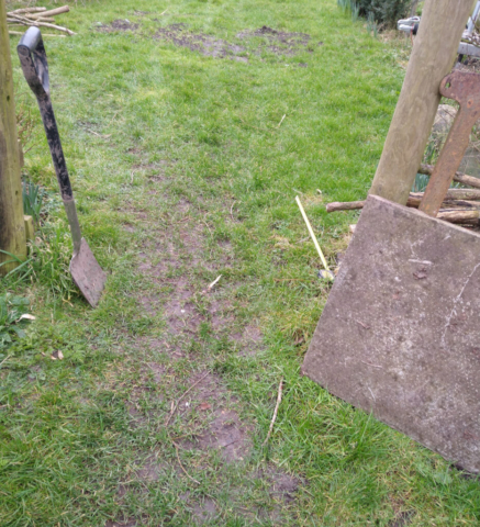 Paving slab to be laid in heavy traffic area