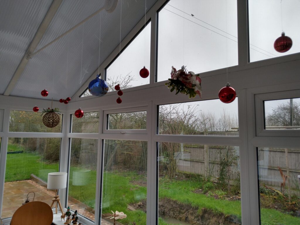 Floating baubles