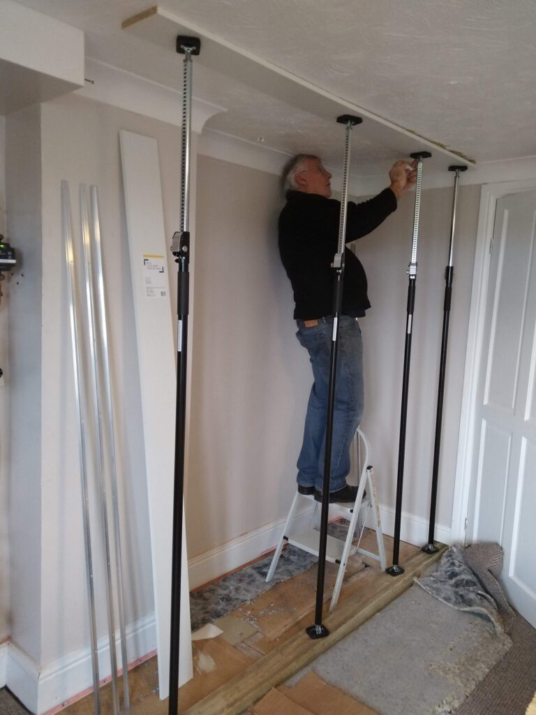 Putting up the frame Putting up the frame